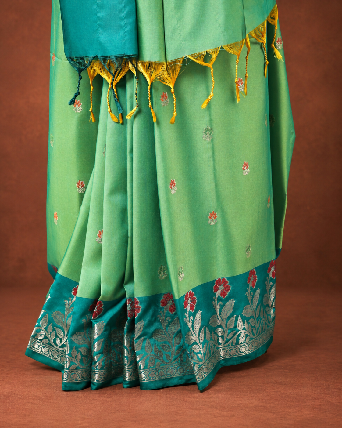 Green A Silk Fancy Open Border Butty Self Saree