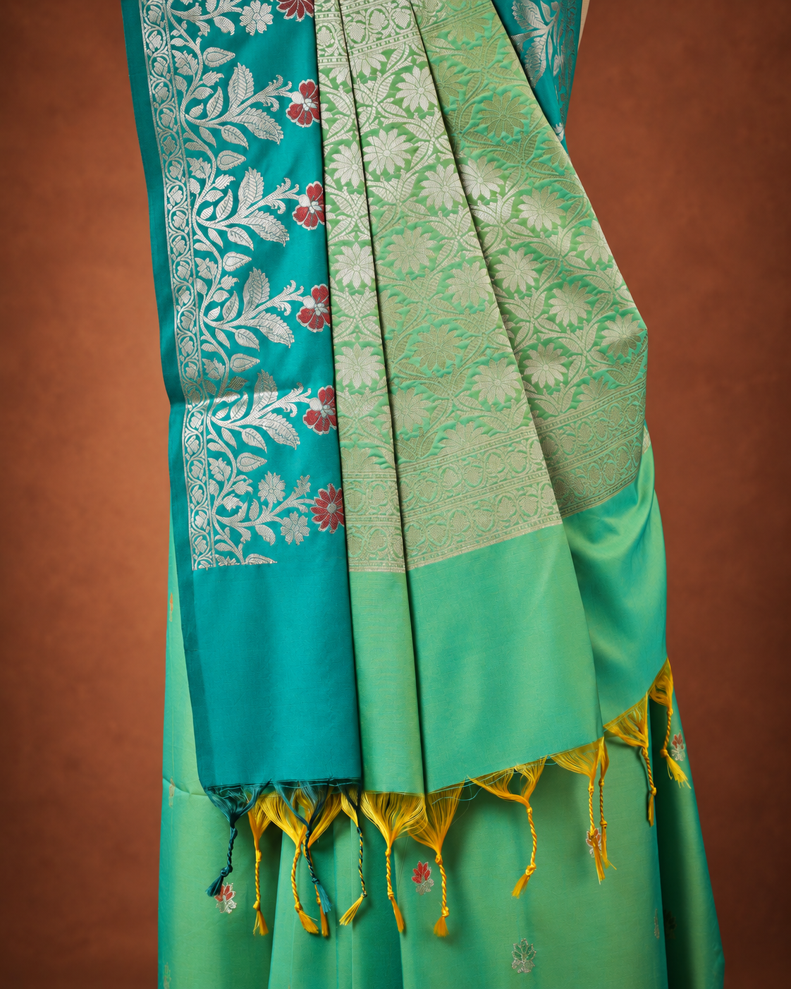 Green A Silk Fancy Open Border Butty Self Saree