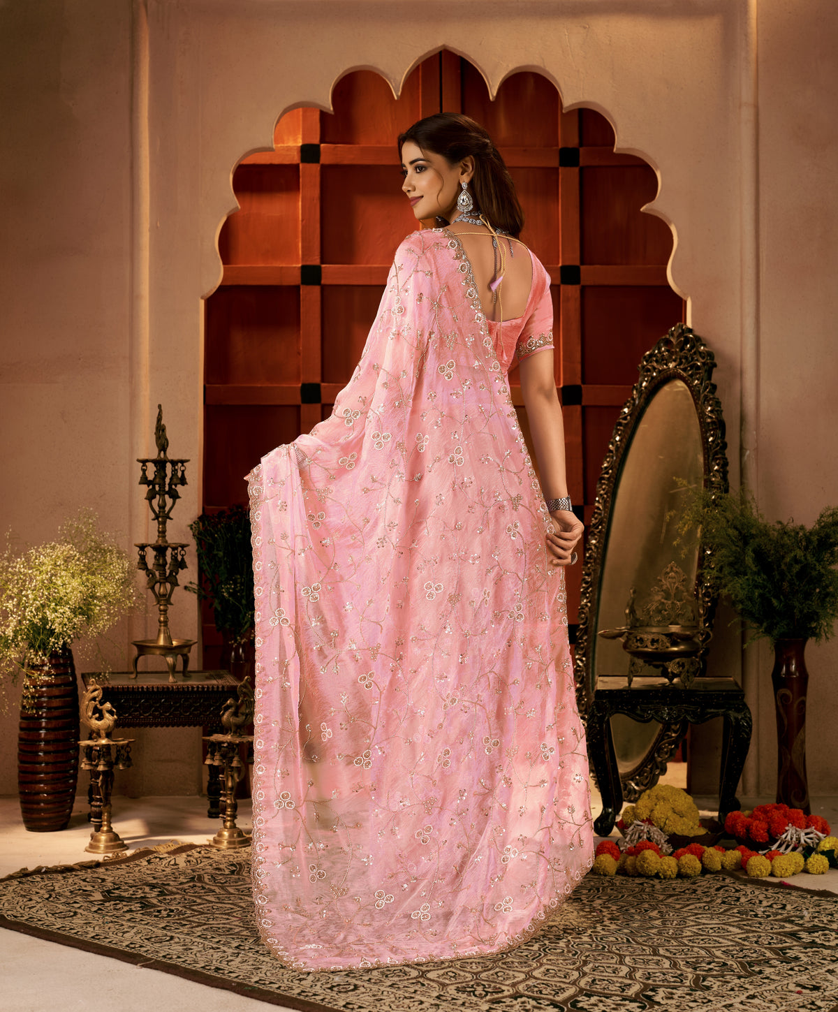 Close-up of the beautifully handcrafted pallu on the Chhoga Rose Pink Tissue Silk Saree.