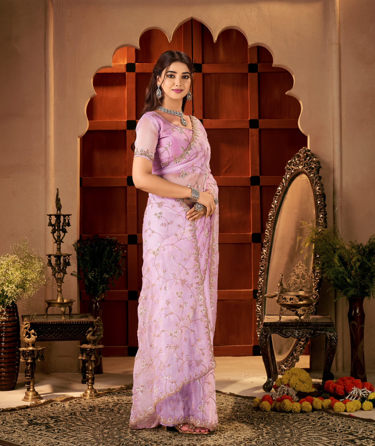 Close-up of the hand-worked pallu on the Chhoga Lavender Pink Tissue Silk Saree.