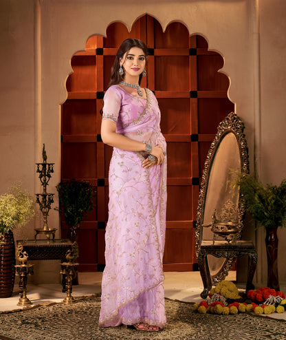 Close-up of the hand-worked pallu on the Chhoga Lavender Pink Tissue Silk Saree.