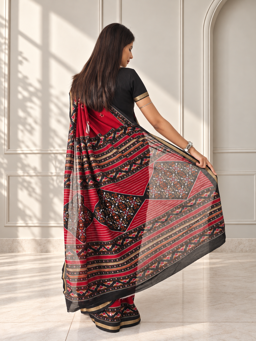 Red Black Kasuthi Hand Embroidered Ilkal Handwoven Cotton Saree