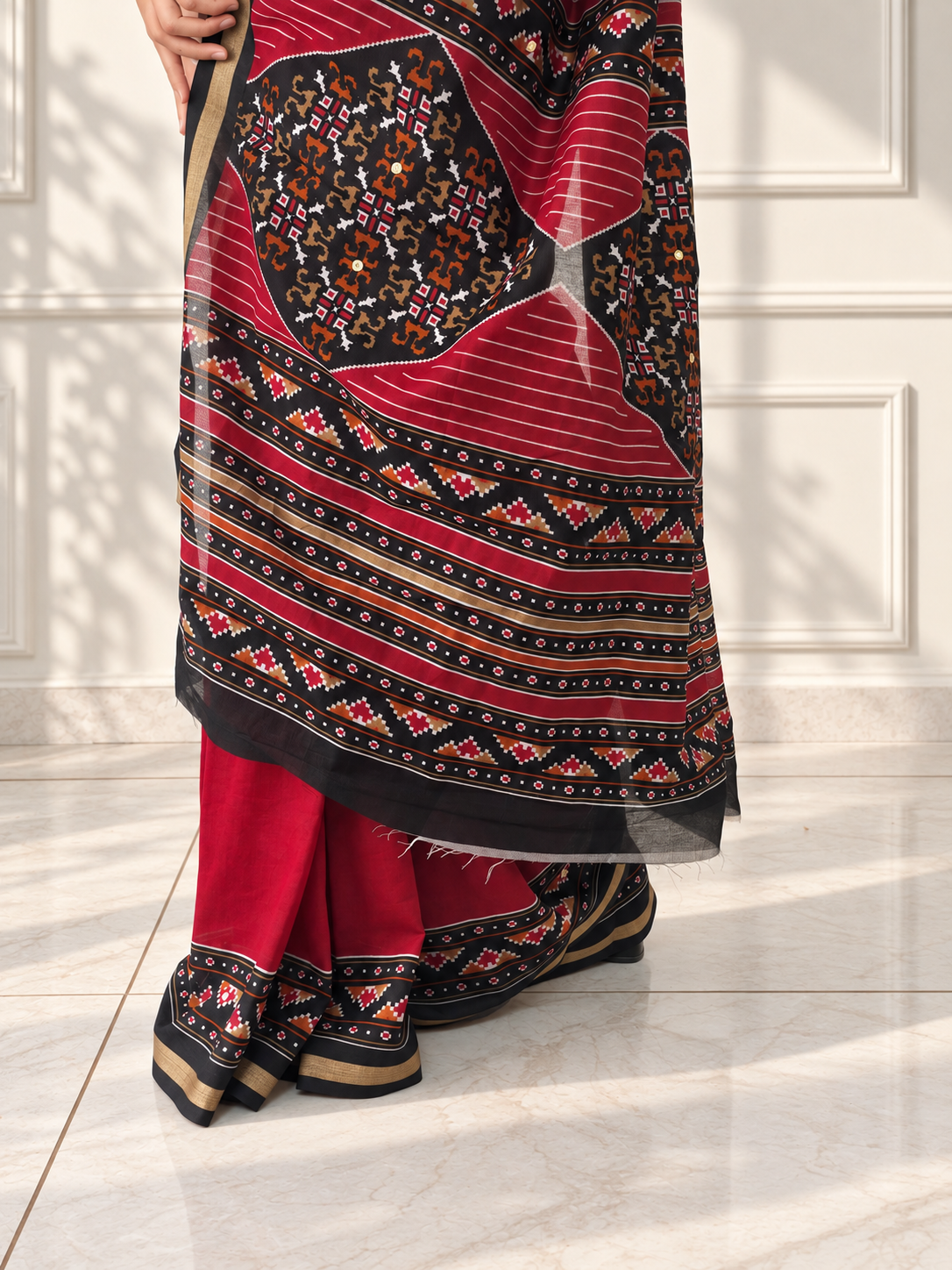 Red Black Kasuthi Hand Embroidered Ilkal Handwoven Cotton Saree