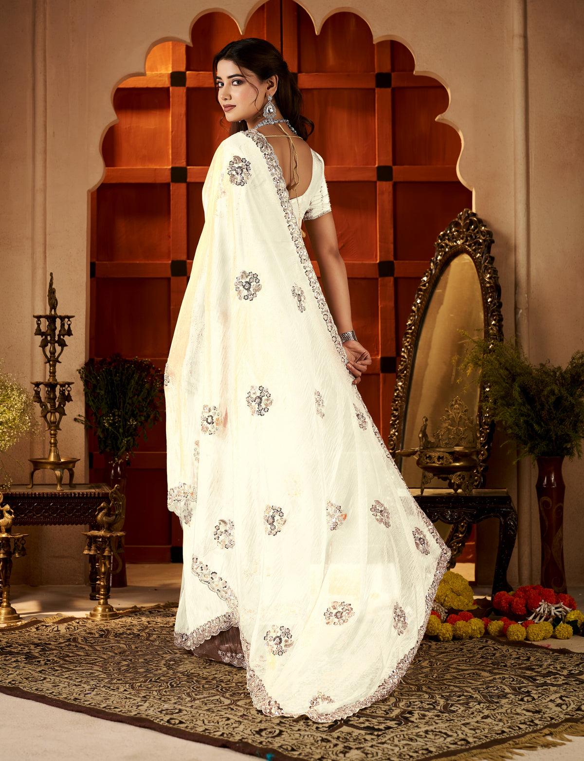 chhoga ivory white floral motif saree pallu with delicate floral hand embellishments